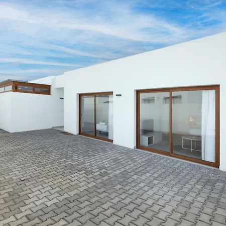 Famara - Vipvipvillas 别墅 *